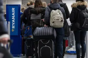 Portugāle: Ryanair nedrīkst atteikt pasažieriem ar papīra iekāppases kartēm