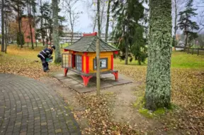 Priekuļos demontēts rotaļlietu apmaiņas namiņš, meklē risinājumus tā nākotnei