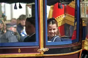 Princis Džordžs vēl ilgi netiks pie mobilā telefona, atklāj princis Viljams