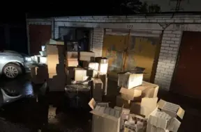 Purvciemā policija izķer vērienīgu cigarešu kontrabandas kravu – vīrietim atrasti 770 tūkstoši cigarešu