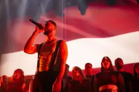 Reika spilgtā uzstāšanās “Palladium” – hiphopa un vizuālās mākslas sinerģija