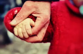 Reinis Uzulnieks: Vecāku pabalstam jāatbalsta Latvijā dzīvojošas ģimenes, nevis trešo valstu iedzīvotāji