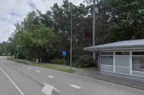 Rīgā BMW autovadītājs nāvējoši notriec gājēju un aizbēg; policija meklē aculieciniekus