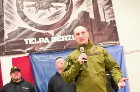 Rīgā atklāts Baltijā lielākais iekštelpu dronu mācību centrs “Drone House”