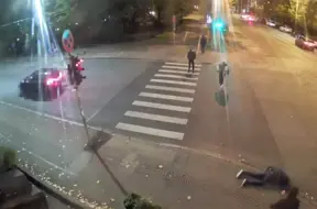 Rīgā jaunieši uzbrūk un aplaupa ārvalstu pilsoni; vainīgie aizturēti