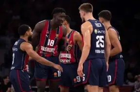 Rodions Kurucs demonstrē 100% metienu precizitāti "Baskonia" zaudējumā pret "Hapoel"