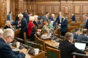Saeima konceptuāli atbalsta 2026. gada budžetu: 51 balss par, 45 pret