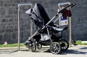 Saeima konceptuāli atbalsta atbalsta palielināšanu ģimenēm ar bērniem no 2026. gada