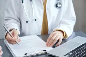 Saeima paplašina piekļuvi pacientu veselības datiem, stiprinot sūdzību izskatīšanu