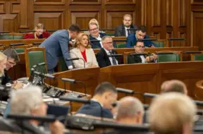 Saeimā valda politisks drāmas: Stambulas konvencija un vēlēšanu tuvums sakarsē debatēs par budžetu