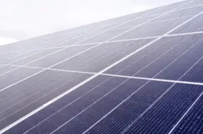 Saldus novadā top viens no modernākajiem saules parkiem Latvijā ar vērienīgu finansējumu