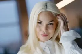 Samanta Tīna atklāti par dzīves zemāko punktu, sieviešu spēku un jaunu dzīves posmu