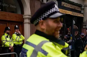 Sarežģījumi Lielbritānijas cietumu sistēmā: divi jauni gadījumi ar kļūdaini atbrīvotiem ieslodzītajiem