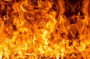 Šausminošā traģēdija Tuzlā: Ugunsgrēks veco ļaužu pansionātā prasījis 11 dzīvības