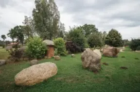 Seda atdzīvojas: kopienas iniciatīva bagātina akmens dārzu ar jauniem elementiem