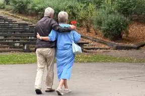 Seniori uzsāk «Sirdslietu» izaicinājumu: ātrajos randiņos – gan prieks, gan asinis degunā