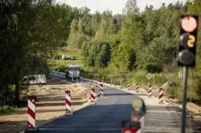 Siguldas novads par 4,7 miljoniem eiro uzlabo ceļu infrastruktūru, stiprinot satiksmes drošību
