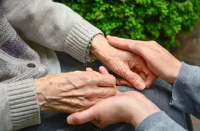 Sirds bojājumi vidējā vecumā var signalizēt par paaugstinātu demences risku nākotnē