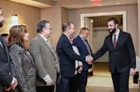 Sīrijas prezidents Al-Šaraa Baltajā namā: vēsturiska vizīte un pievienošanās koalīcijai pret IS