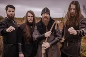 Skyforger atzīmē Lāčplēša dienu ar jaunu videoklipu "Vecie latvieši" un aicina uz noslēdzošo koncertu Palladium