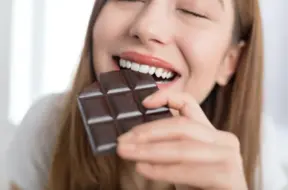 Šokolādes mīti: Uztura speciāliste skaidro patiesību par gardumu