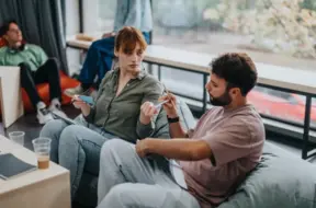 Speciālists skaidro: kāpēc jauniešiem ir grūti atrast piemērotu darbu?