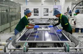 Straujais elektrības pieprasījums liek pārvērtēt enerģētikas nākotni: IEA izceļ atjaunojamo enerģijas avotu nozīmi