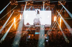 Sudden Lights Rīgā sniedz vērienīgu šovu un izziņo koncertus Valmierā un Liepājā