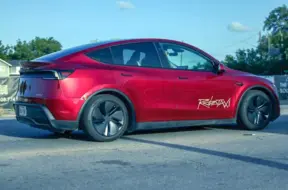 Tesla Robotaxi: Vai aiz jaunākās tehnoloģijas slēpjas bīstami negadījumi?