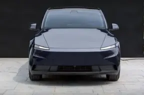 Tesla uzsāk stratēģisko cenu korekciju: "Pieejamākas" Model 3/Y un FSD v14