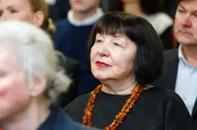 Tiesa: Rīgas deputātei Liānai Langai jāatvainojas un jāizmaksā kompensācija par goda aizskaršanu