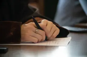 Tiesa maina spriedumu: nepilngadīgas meitenes izvarotāja brīvības sods samazināts