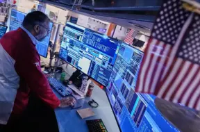 Tirgi pacilātā noskaņojumā: cerības uz ASV valdības slēgšanas beigām un atbalsts akcijām