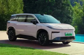 Toyota sola pirmās pasaulē cietvielu baterijas sērijveida elektroauto līdz 2027. gadam