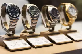 Trampa solījumi par tarifu samazināšanu veicina Šveices pulksteņu ražotāju akciju pieaugumu