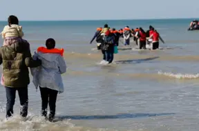 UK gatavojas radikālai imigrācijas reformai: pagaidu statuss un stingrāki nosacījumi