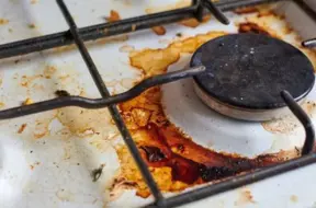 Ugunsdzēsēji dzēsuši deviņus ugunsgrēkus: bez uzraudzības atstāts ēdiens, sodrēji un atkritumi – biežākie iemesli