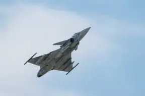 Ukraina aicina Zviedriju steidzināt "Gripen" pilotu apmācības
