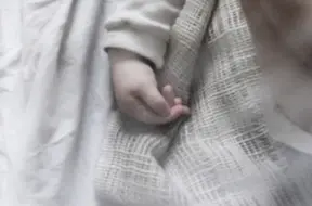 Ukrainā medmāsas nolaidība noved pie zīdaiņa nāves: izvirzītas apsūdzības