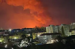 Ukrainas dronu trieciens aptur naftas eksportu Krievijas Tuapses ostā