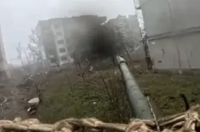 Ukrainas tanki iebrūk Rodinskē un izsit Krievijas spēkus