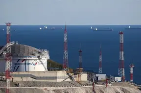 Ukrainas trieciens uz laiku aptur Krievijas naftas eksportu no Novorosijskas