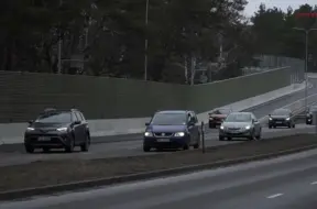 Vai dzinējs aukstā rītā jāsilda vai labāk braukt uzreiz? Ekspertu viedoklis