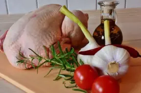 Vai ķiploki tiešām padara mūs seksīgākus? Pārsteidzoši fakti par smaržu un pievilcību