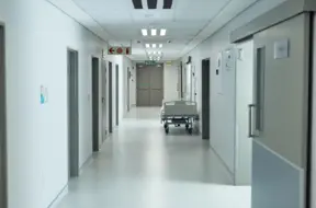 Valdība piešķir teju deviņus miljonus eiro slimnīcām, lai nodrošinātu pakalpojumu nepārtrauktību