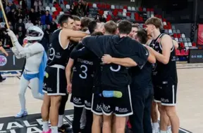 “Valmiera Glass”/”Vidzemes Augstskola” turpina uzvaru gājienu Latvijas-Igaunijas Basketbola līgā ar pārliecinošu sniegumu Pērnavā