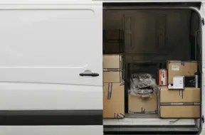 «Venipak» brīdina uzņēmumus: krāpnieki uzdodas par kurjeriem un z a z v i a s vērtīgas preces