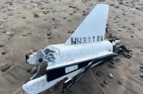 Ventspils novadā pludmalē atrasta drona atlūza, notiek izmeklēšana