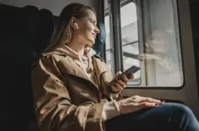 Vilciena ritms: Kāpēc ceļotājiem retāk piemeklē kustību slimība