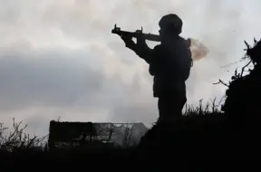 Zaporižžas frontē Ukrainas spēki atkāpjas no vairākiem ciematiem, Krievija pastiprina uzbrukumus miglas aizsegā